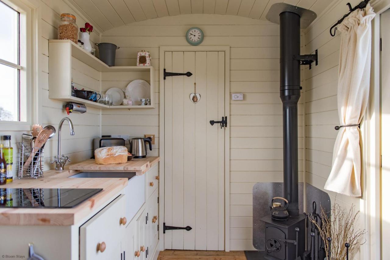 Romney Marsh Huts By Bloom Stays แอชฟอร์ด ภายนอก รูปภาพ