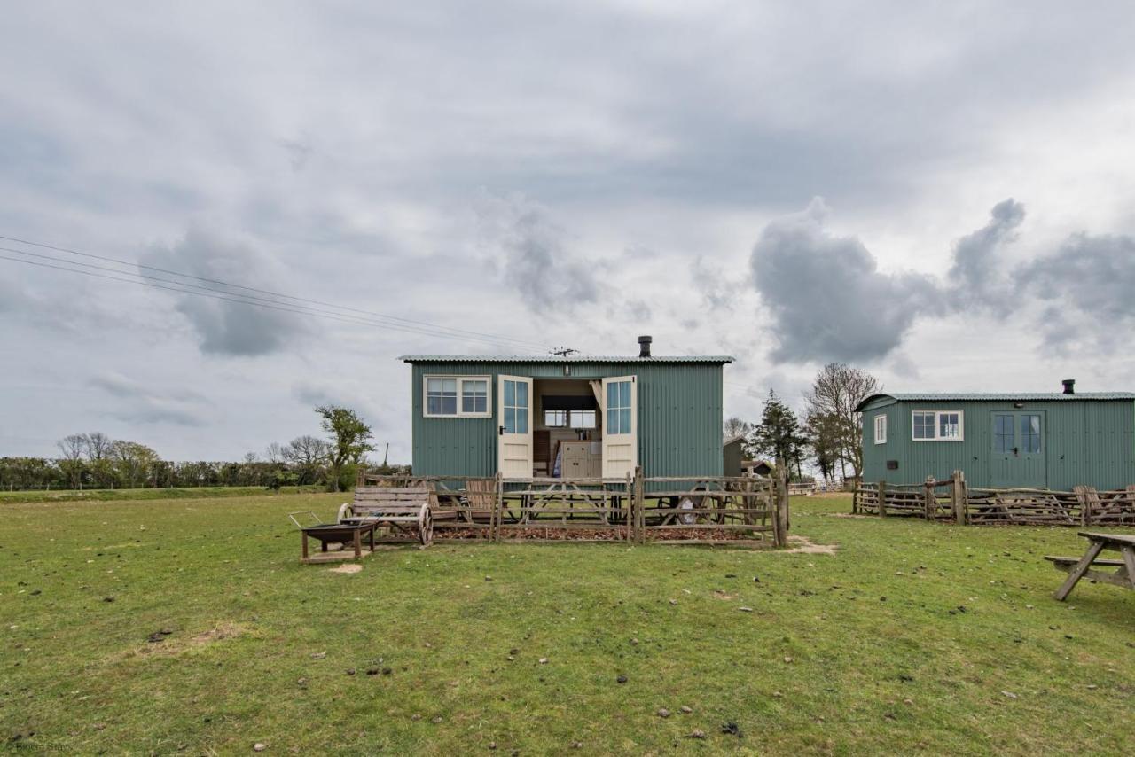 Romney Marsh Huts By Bloom Stays แอชฟอร์ด ภายนอก รูปภาพ